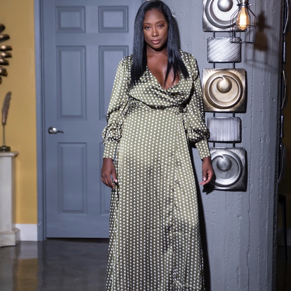 It's the Slit for me, Green Polka Dot Dress - Picture 2 of 4